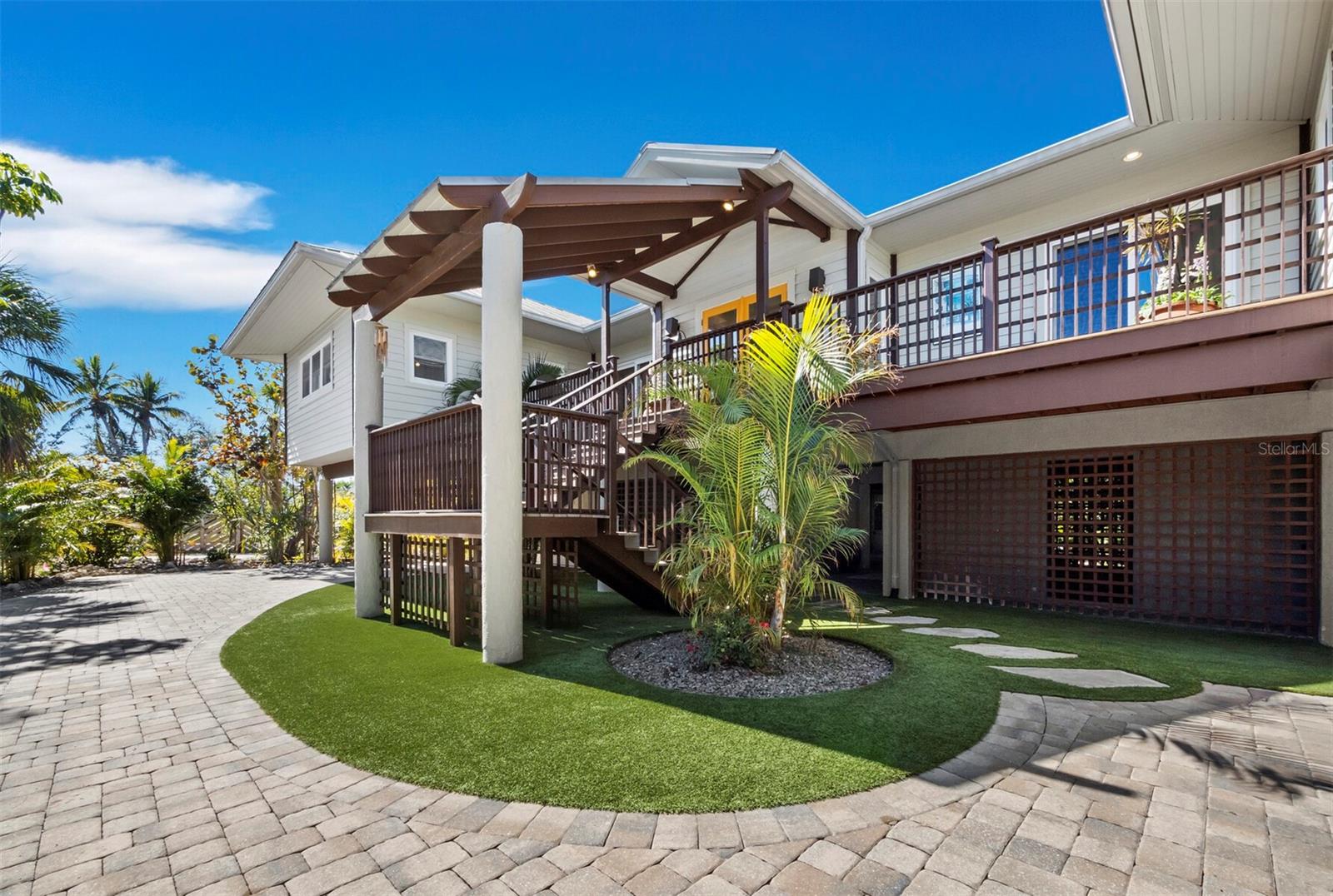 LANDS END - Residential