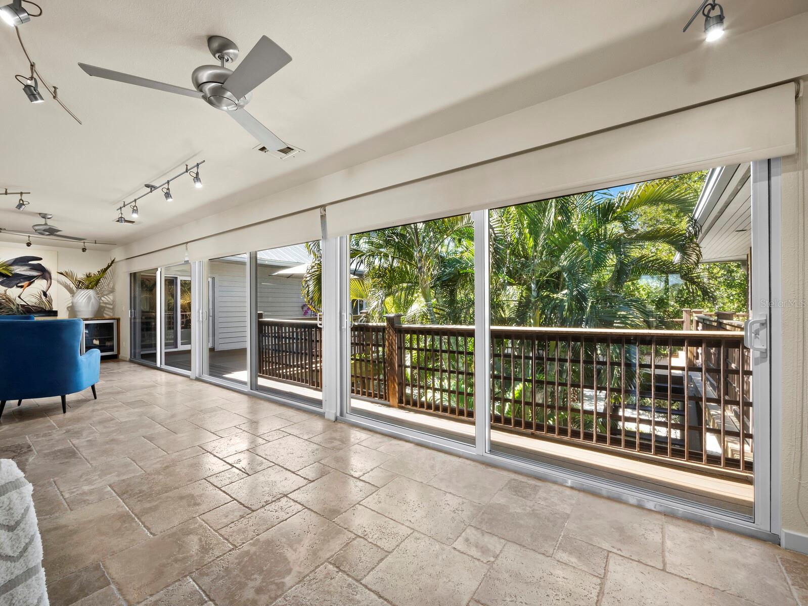 LANDS END - Residential