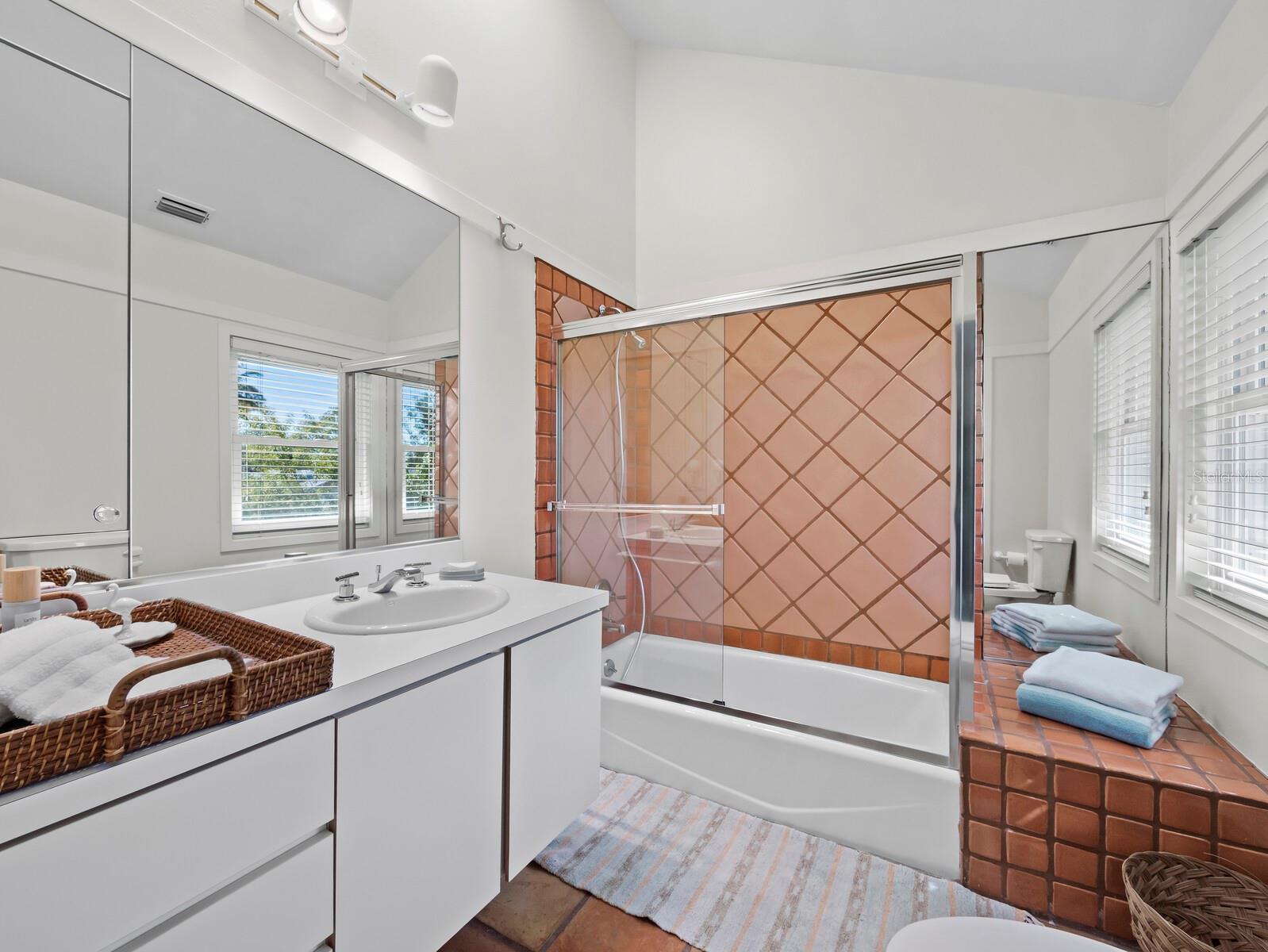 LANDS END - Residential