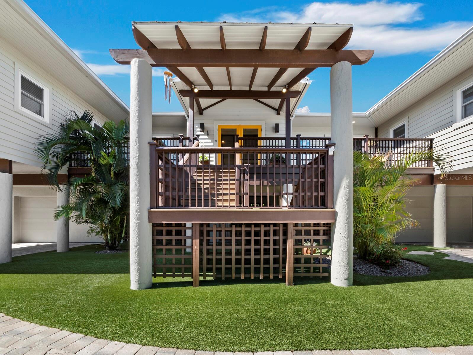 LANDS END - Residential