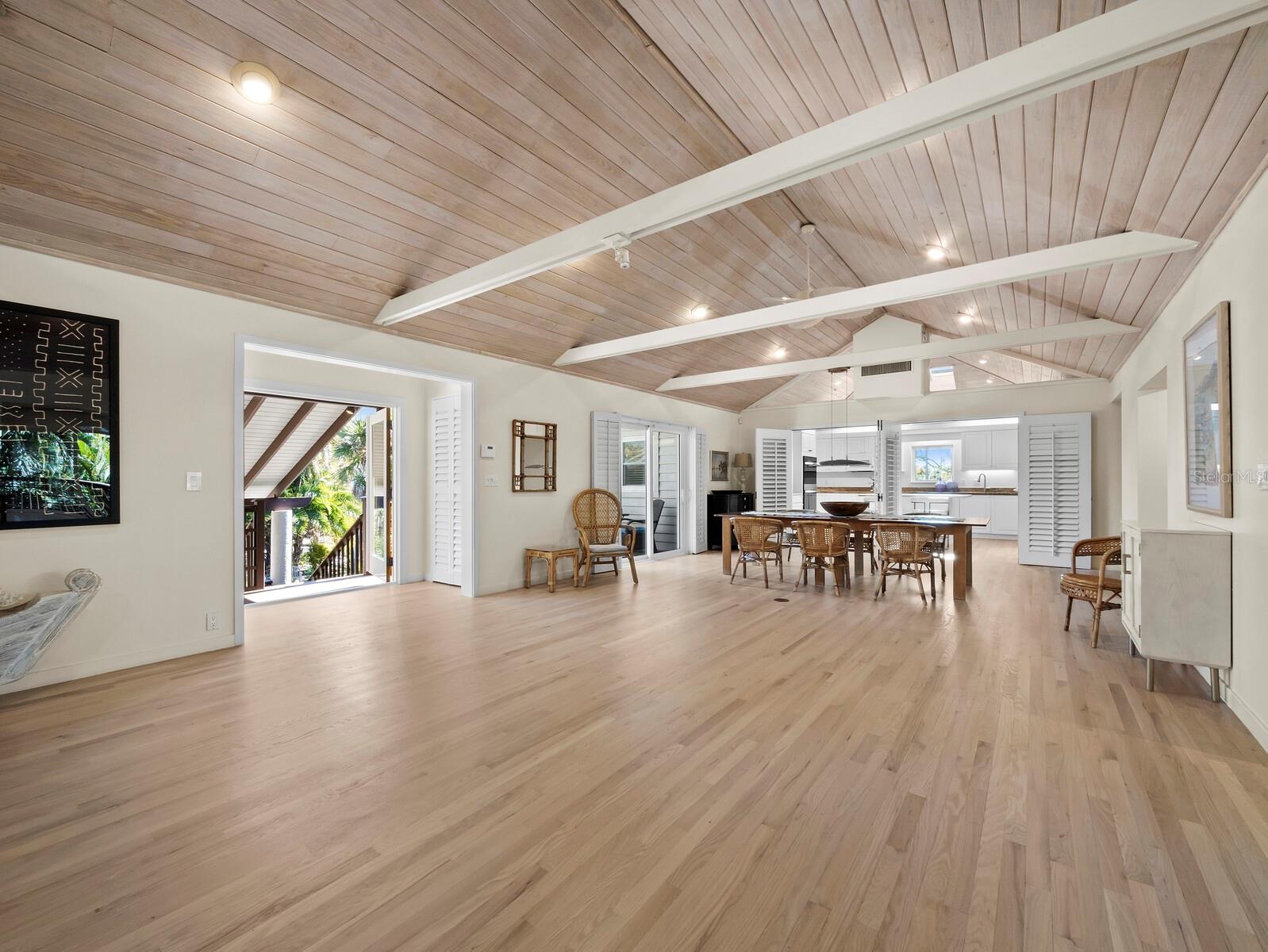 LANDS END - Residential