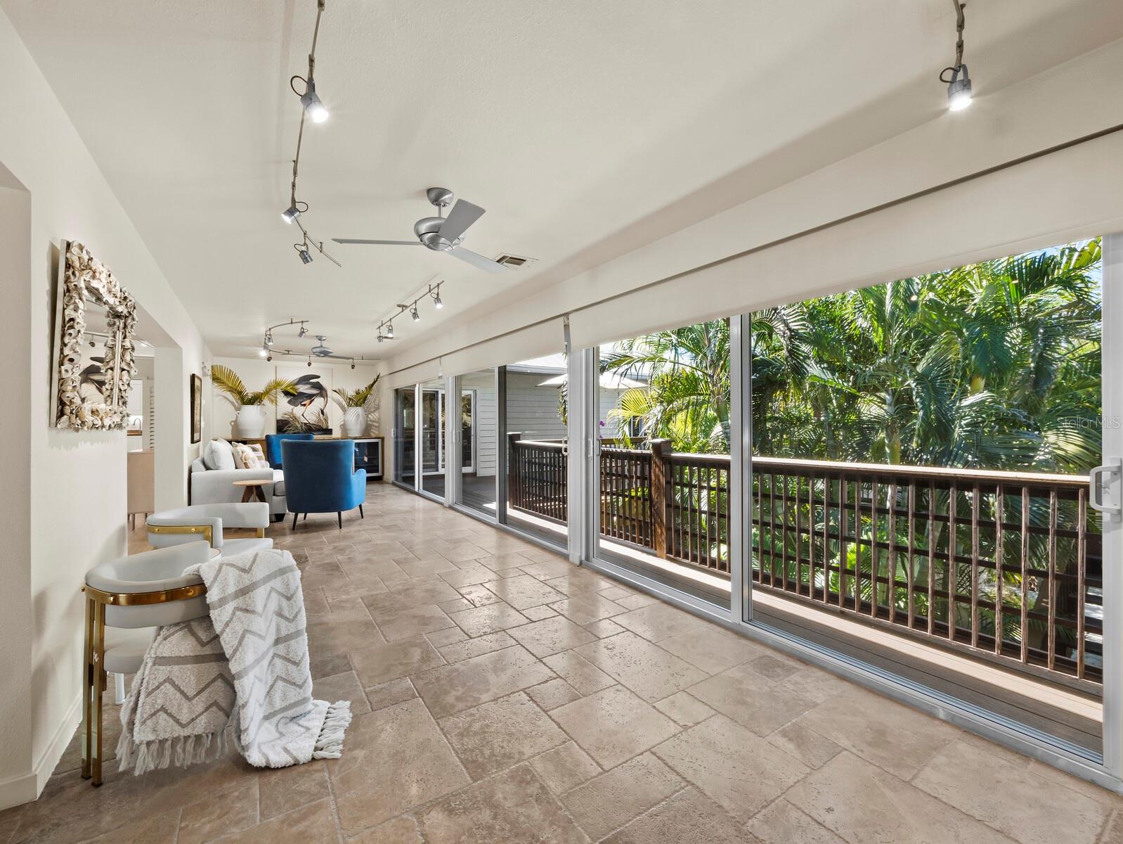 LANDS END - Residential