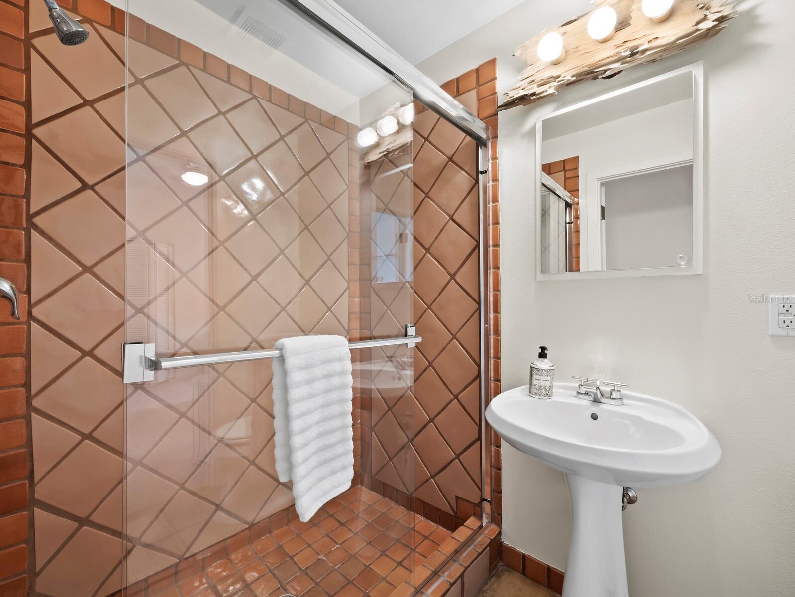 LANDS END - Residential