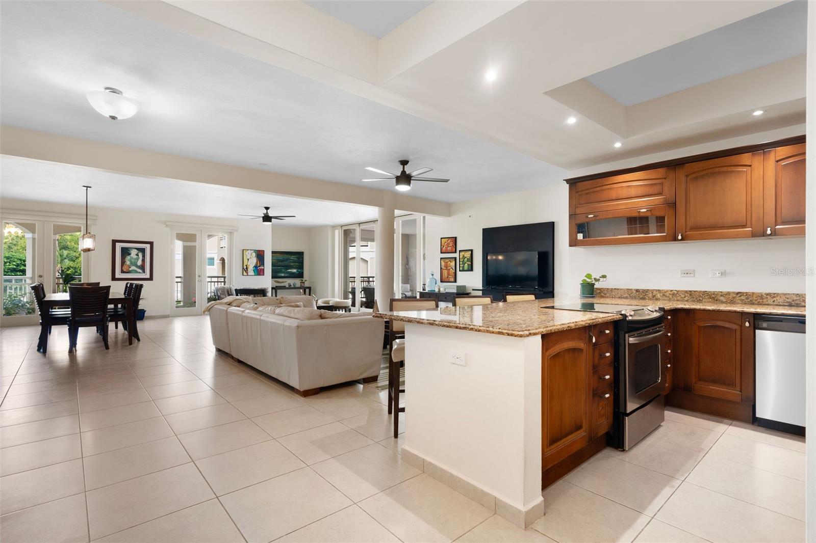 355 HARBOUR DRIVE 2C South