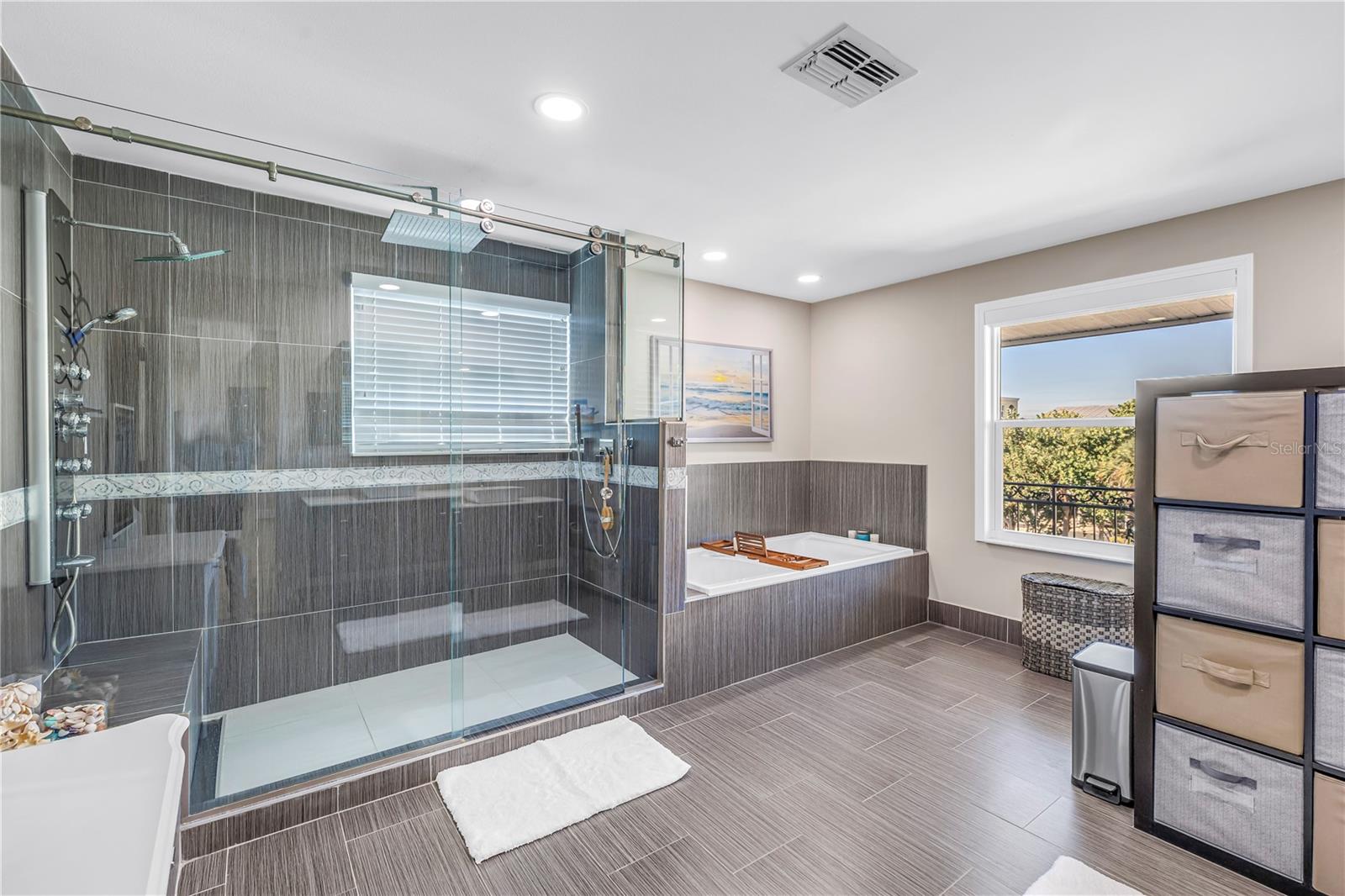 TIERRA VERDE UNIT 1 3RD REP - Residential