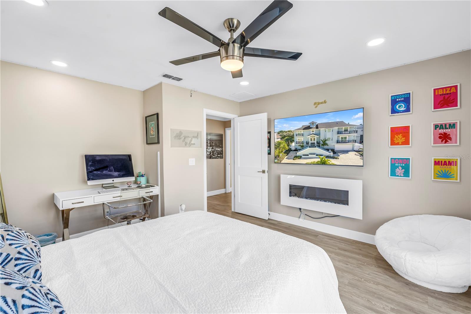 TIERRA VERDE UNIT 1 3RD REP - Residential