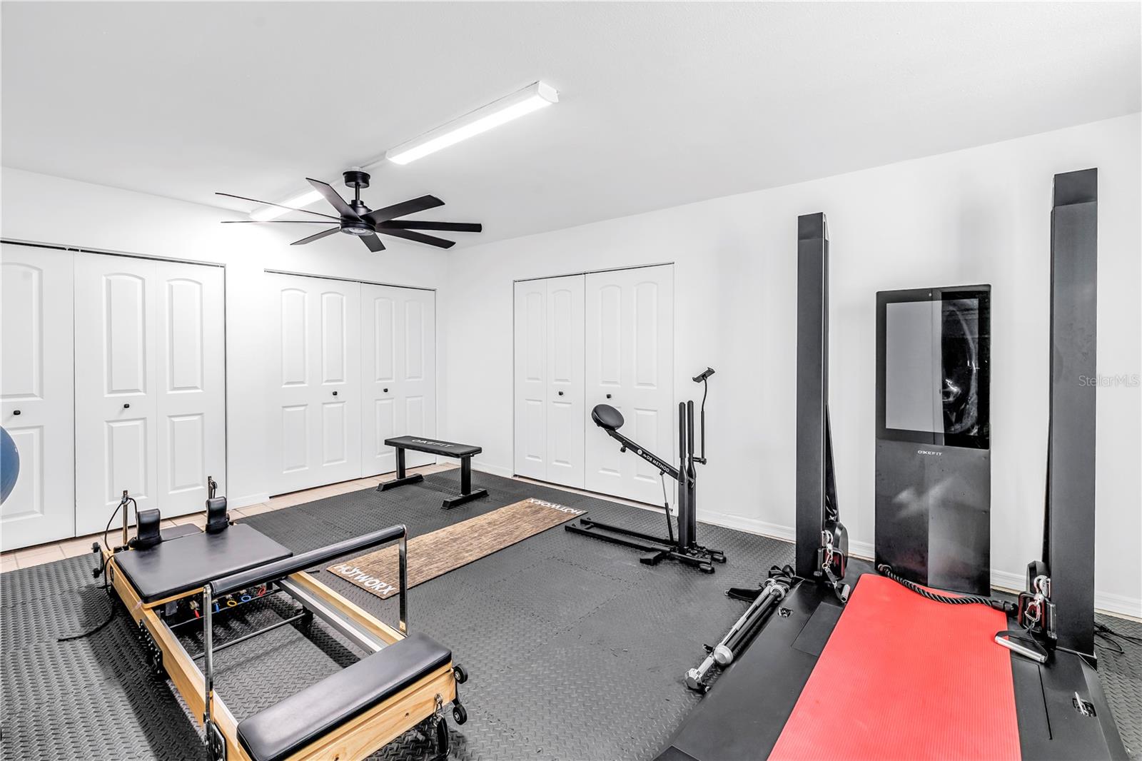 TIERRA VERDE UNIT 1 3RD REP - Residential