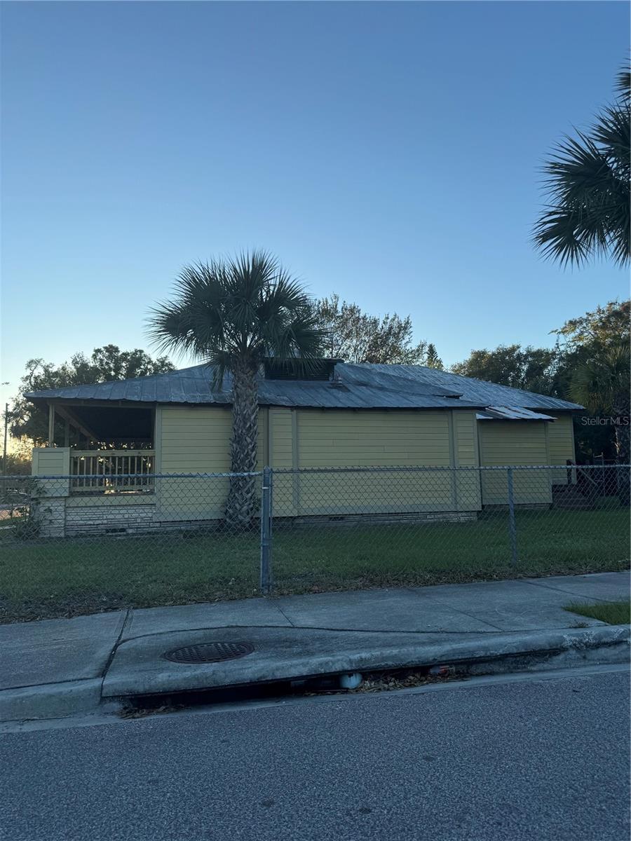 585 WASHINGTON STREET