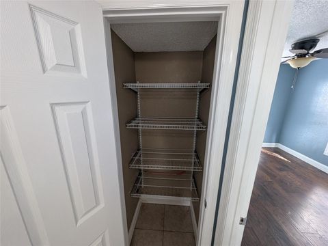 Tiny photo for 2564 SE 15th Avenue #E, Ocala, FL 34471 (MLS # OM715848)