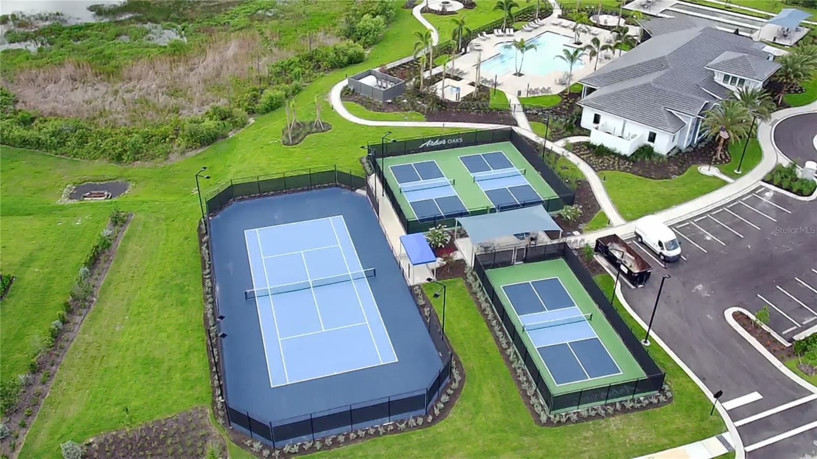ARBOR OAKS AT THE WOODLANDS - Residential