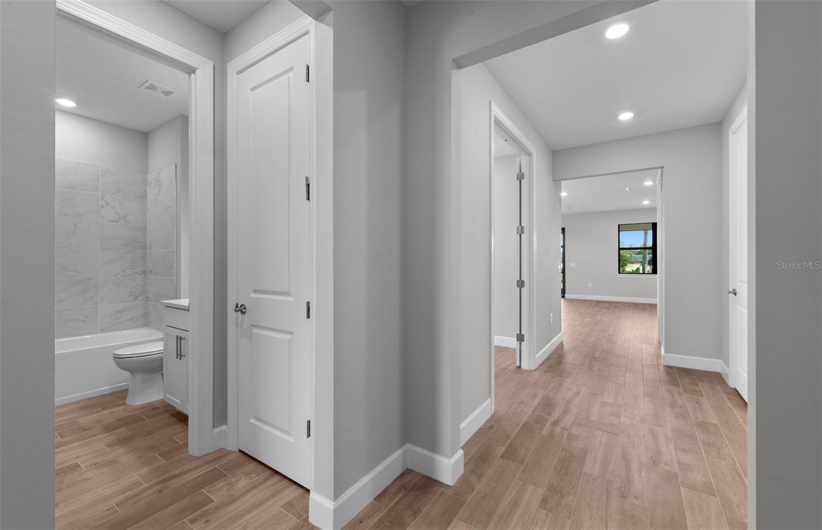 ARBOR OAKS AT THE WOODLANDS - Residential