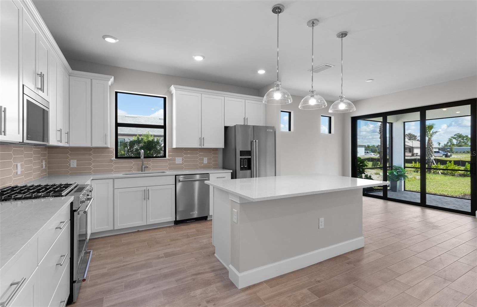 ARBOR OAKS AT THE WOODLANDS - Residential