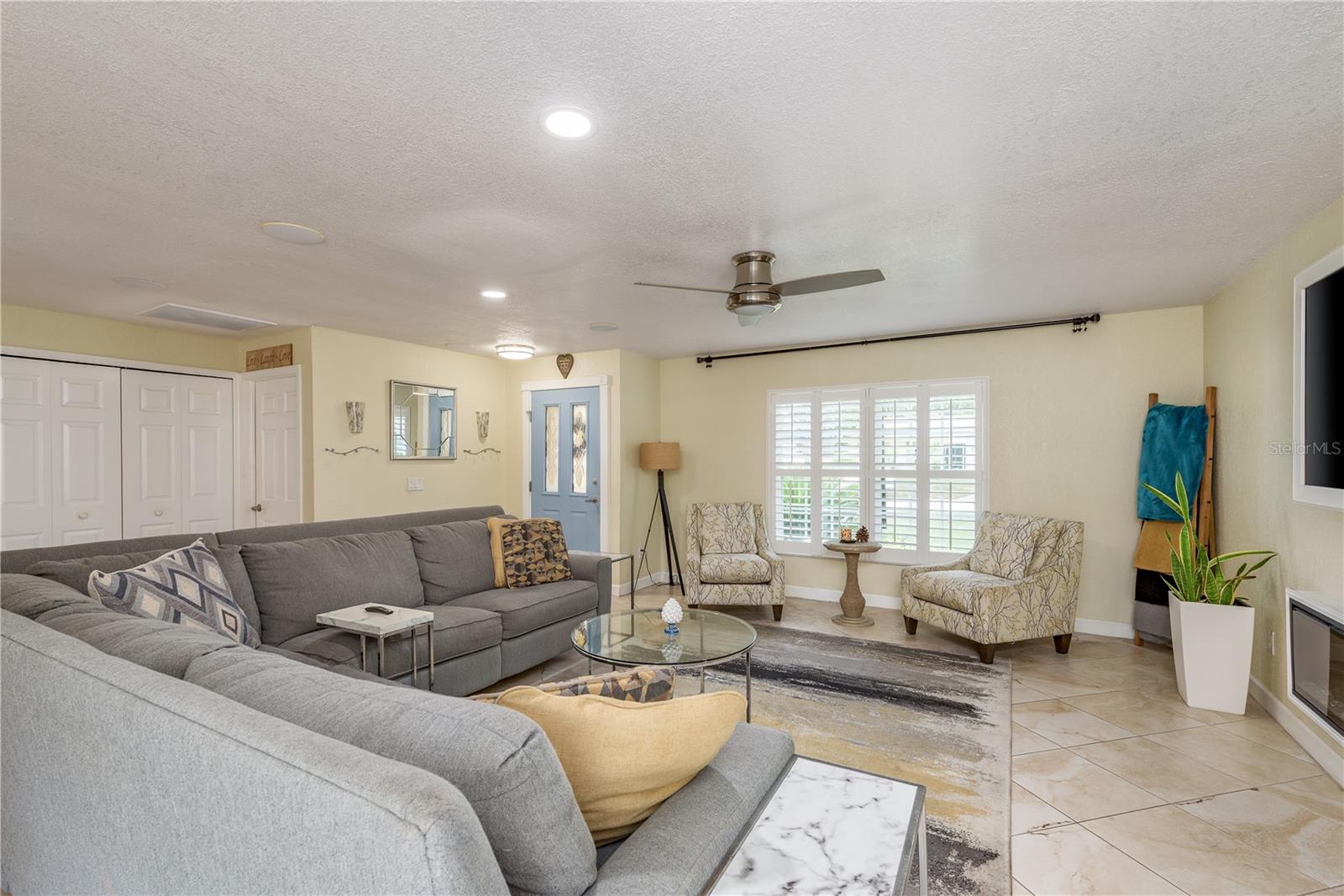 COUNTRY RUN UNIT 1 - Residential