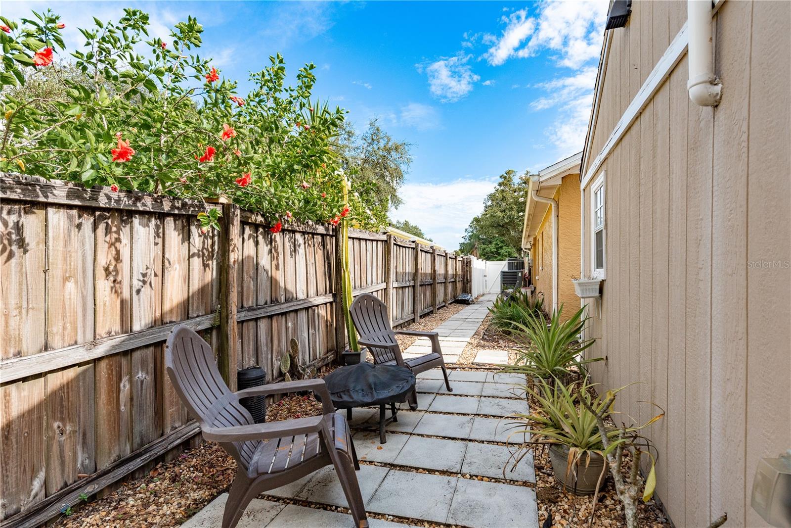 COUNTRY RUN UNIT 1 - Residential