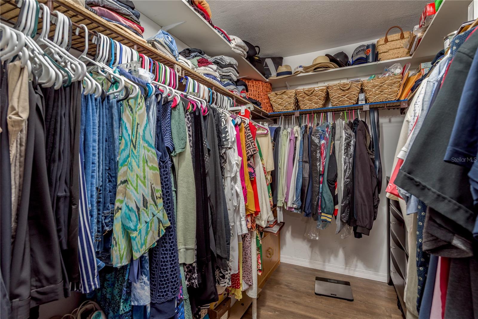 COUNTRY RUN UNIT 1 - Residential