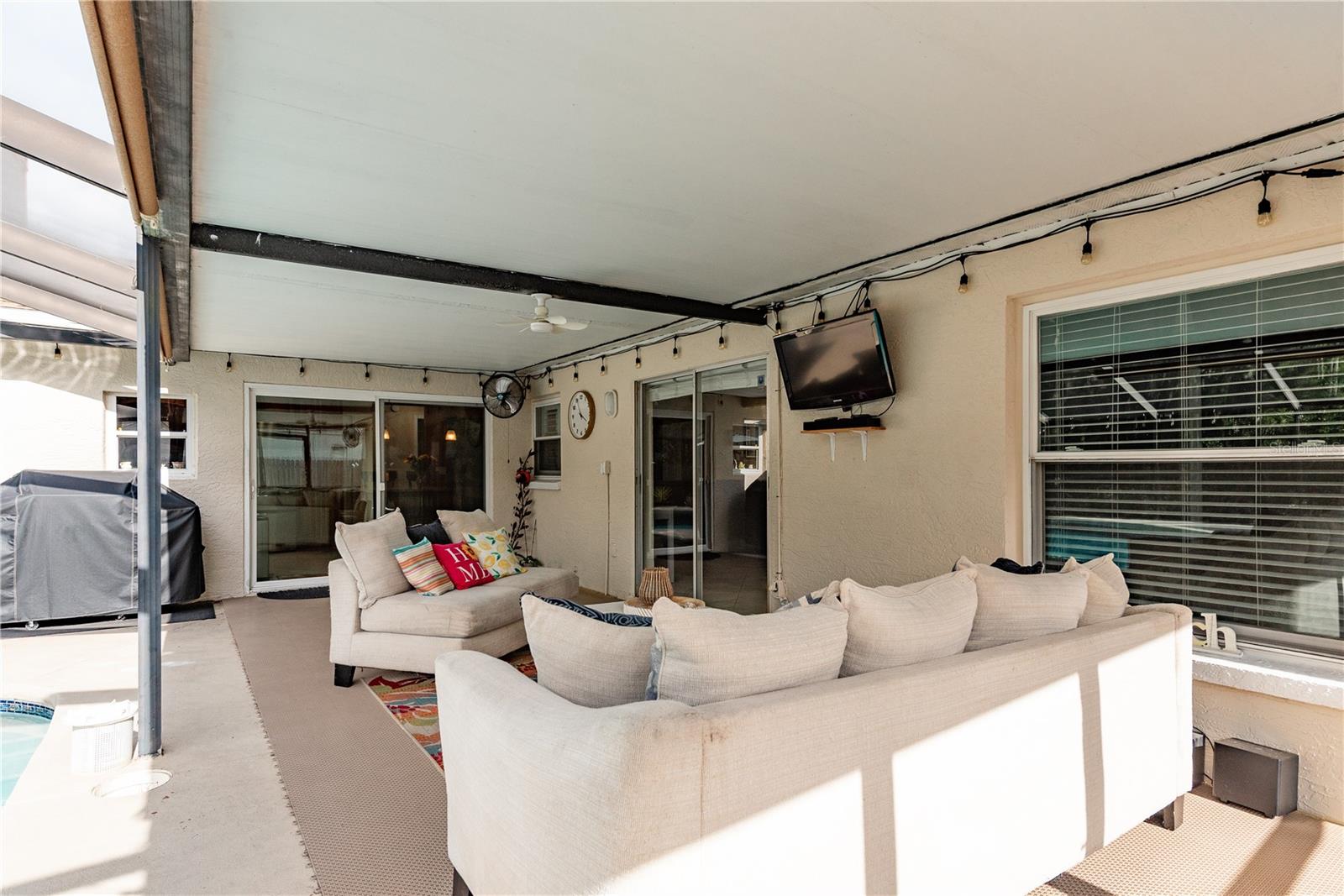 COUNTRY RUN UNIT 1 - Residential