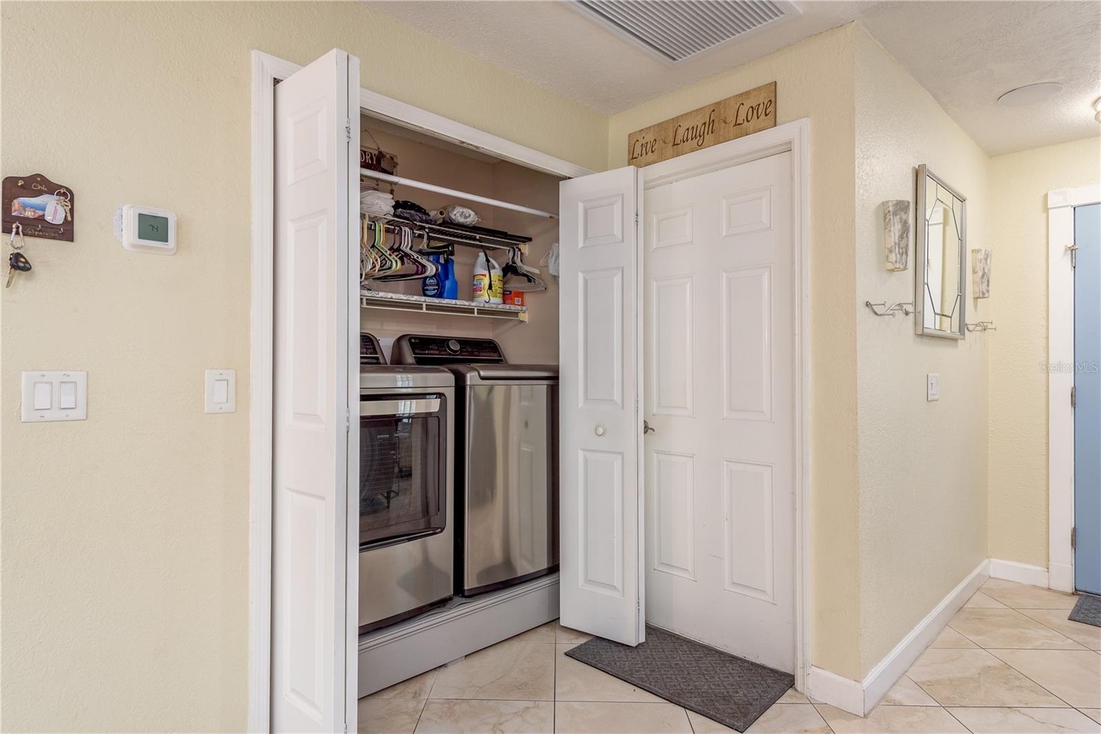 COUNTRY RUN UNIT 1 - Residential