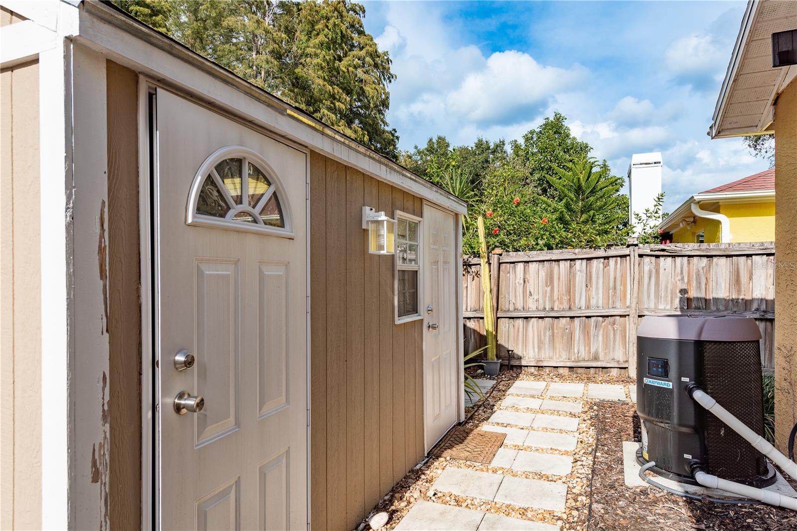 COUNTRY RUN UNIT 1 - Residential