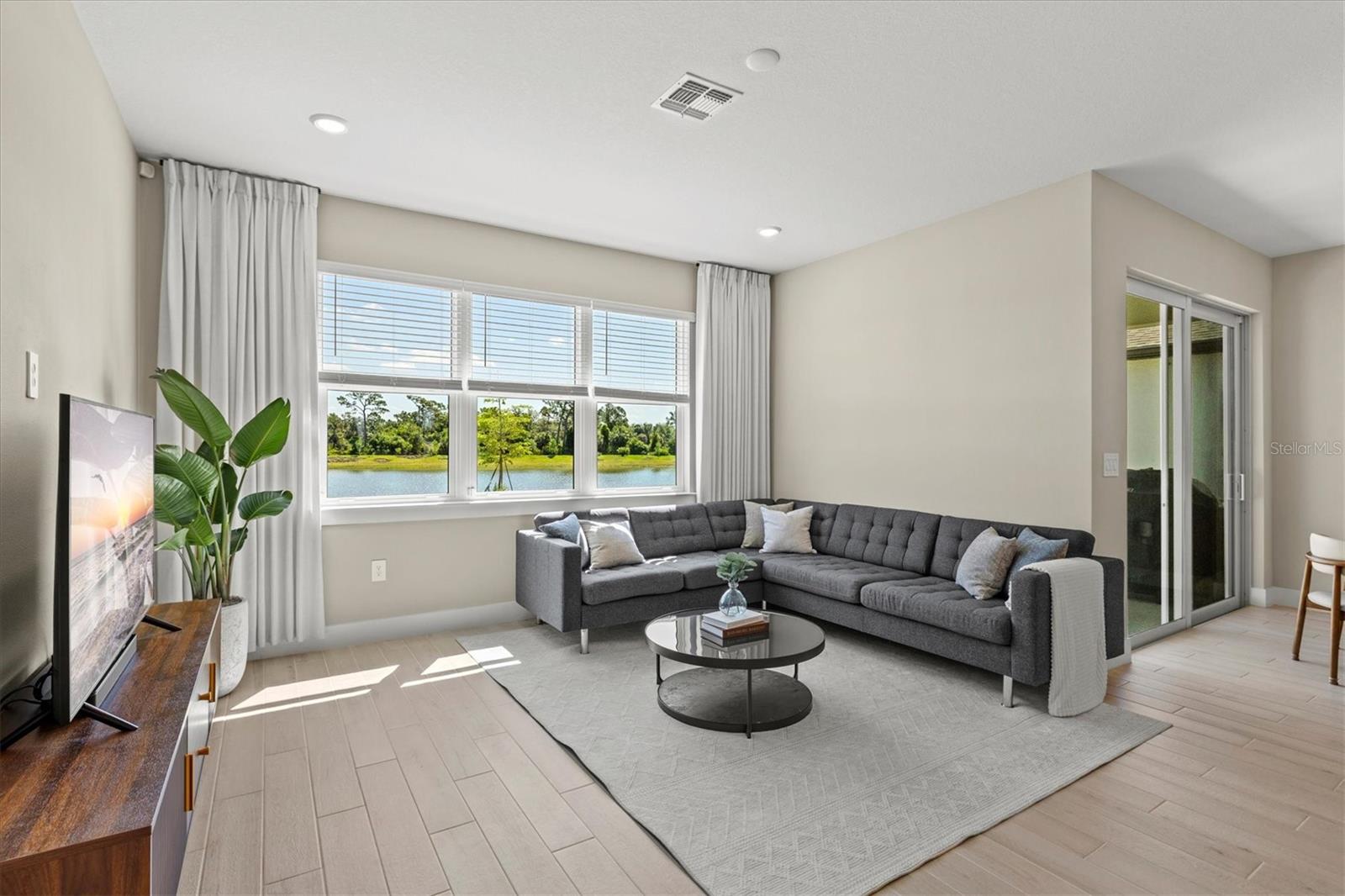 MAGNOLIA BAY - Residential