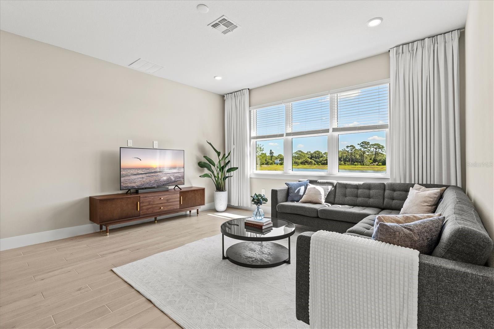 MAGNOLIA BAY - Residential