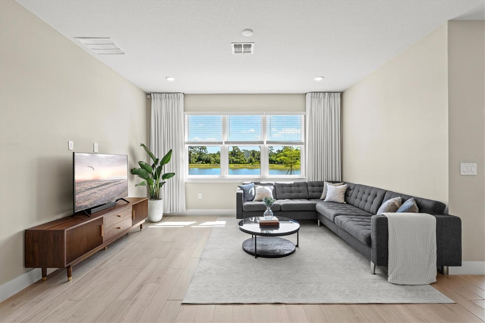 MAGNOLIA BAY - Residential