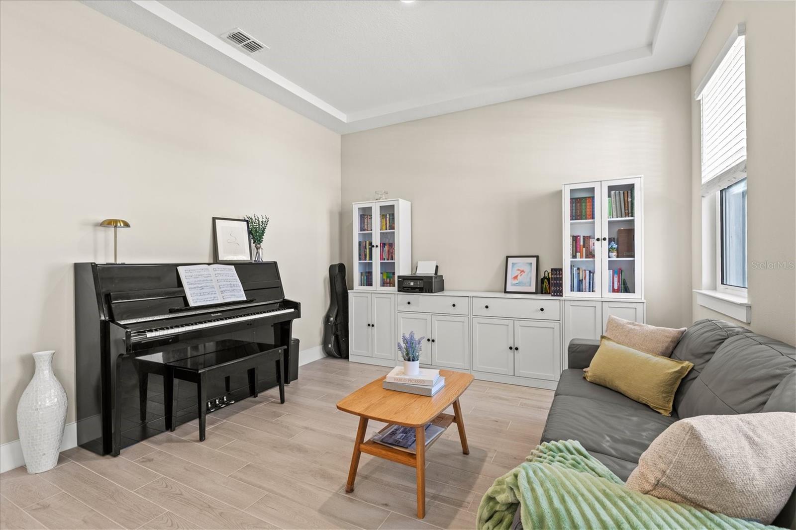 MAGNOLIA BAY - Residential