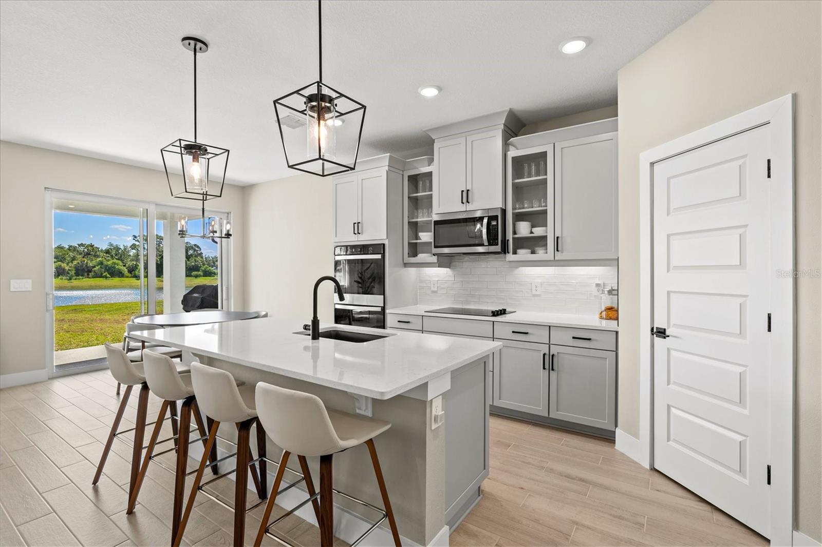 MAGNOLIA BAY - Residential