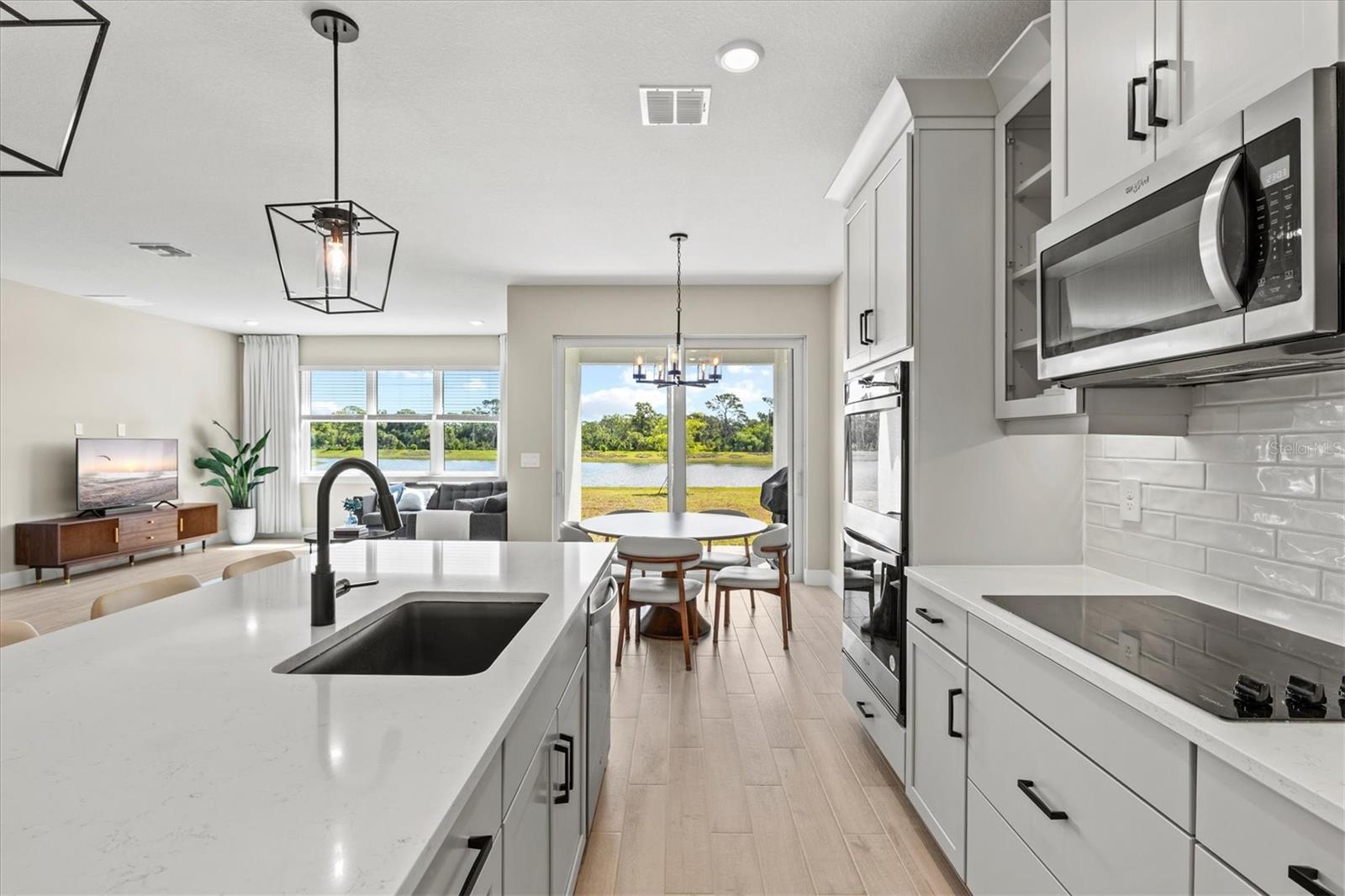 MAGNOLIA BAY - Residential