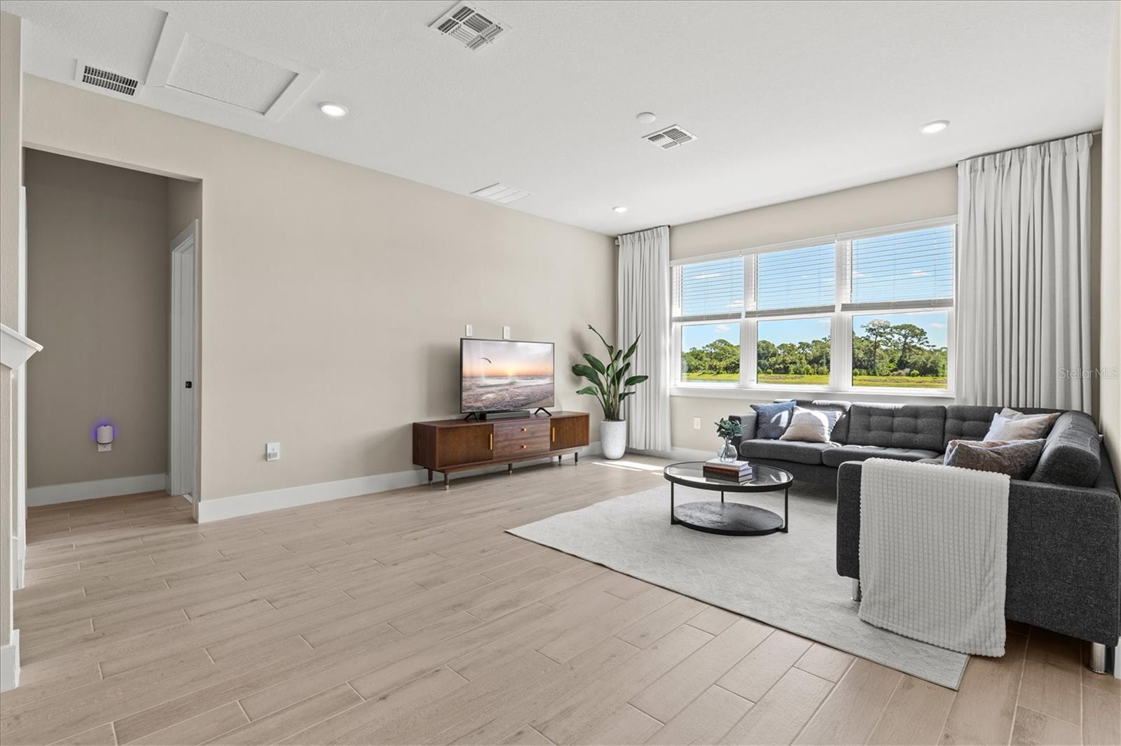 MAGNOLIA BAY - Residential