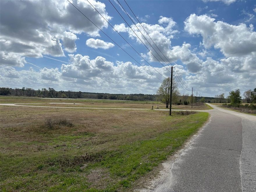 10.01 ACRES INSIDE CITY LIMITS OF ALACHUA WITH 655' FRONTAGE ON US-441; CORNER OF US-441/CELLON CREEK BLVD; PLANS FOR POTENTIAL CELLON CREEK INDUSTRIAL PARK ARE ATTACHED AS DOCUMENT; ROADS ARE IN PLACE; AADT IS 18,100
