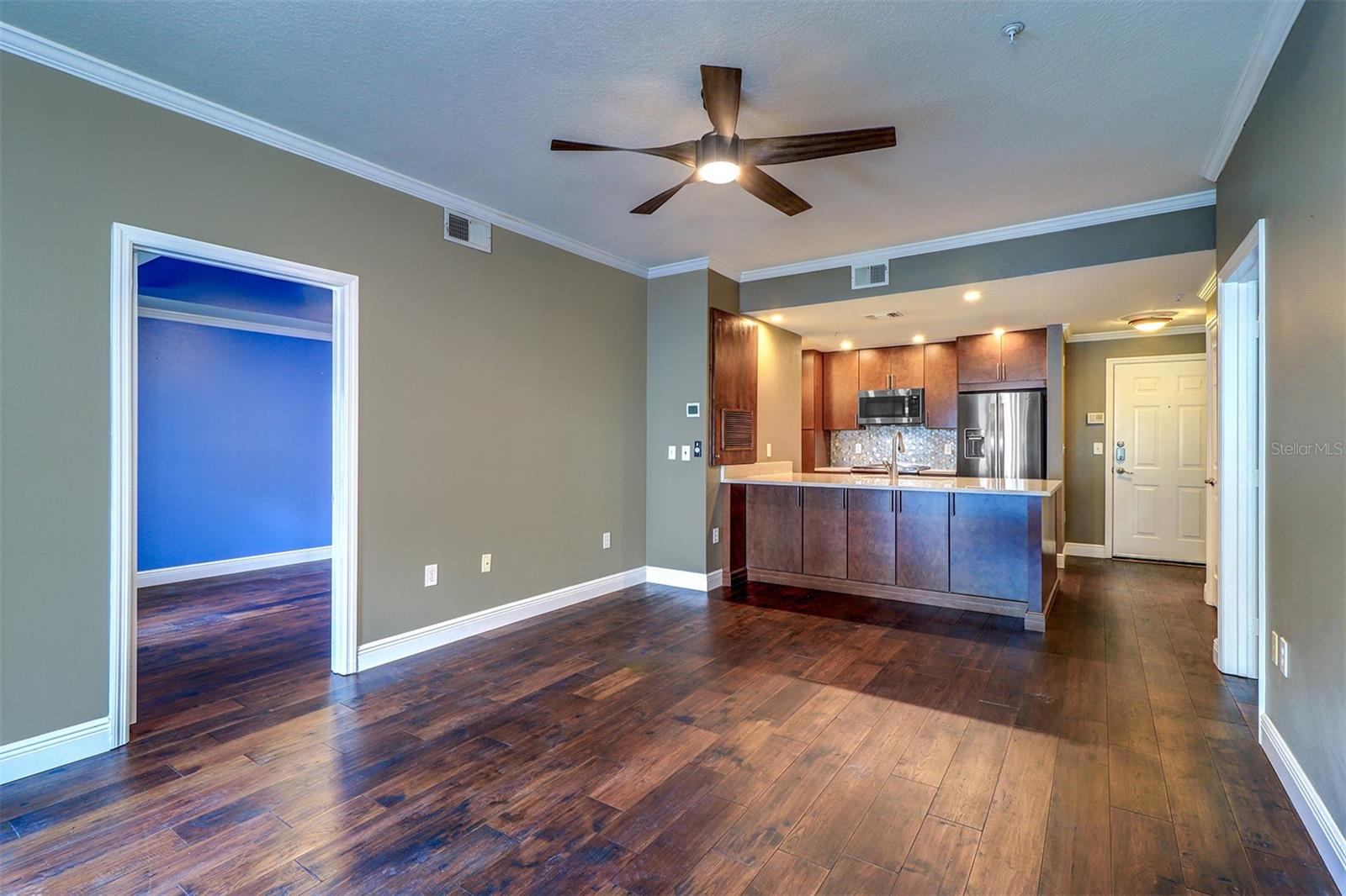 HYDE PARK WALK A CONDO - Residential