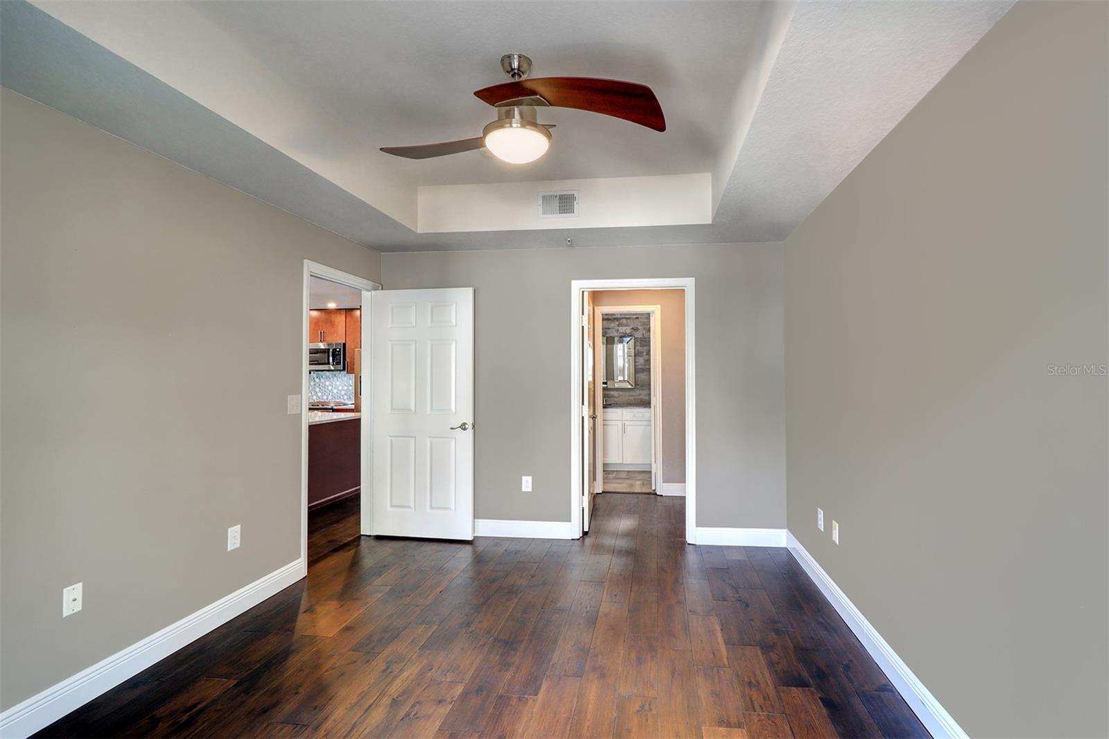 HYDE PARK WALK A CONDO - Residential