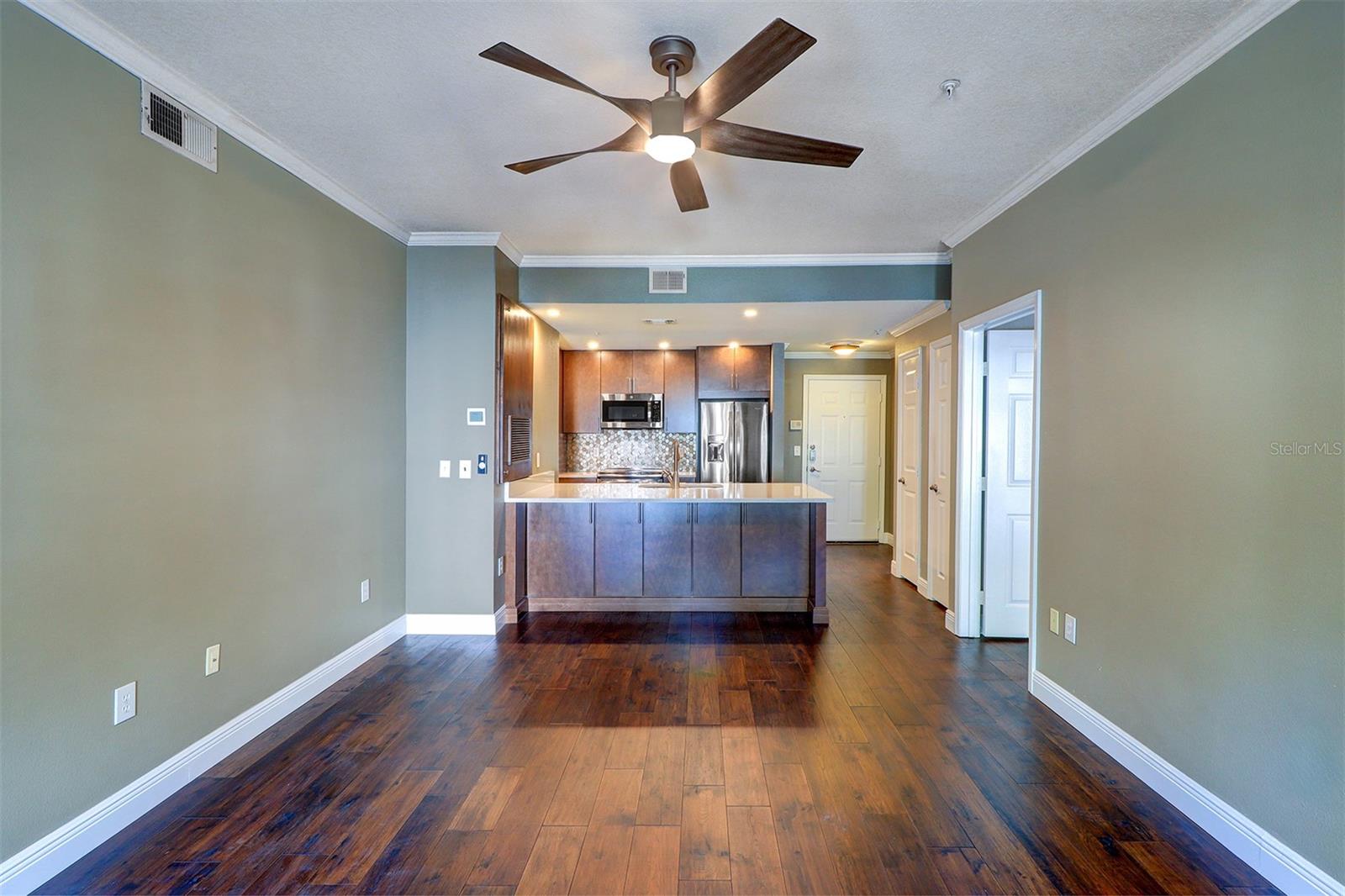 HYDE PARK WALK A CONDO - Residential