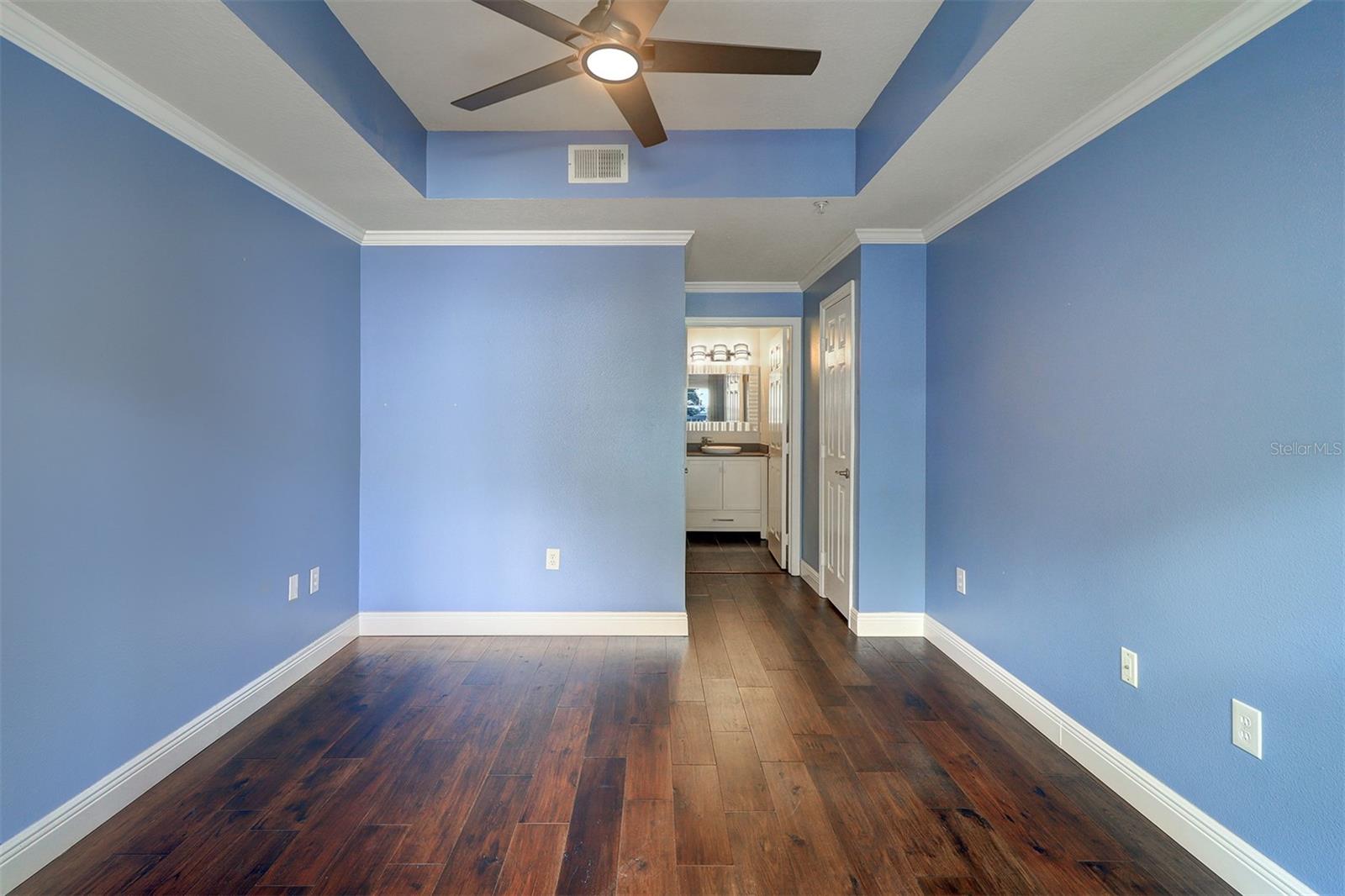 HYDE PARK WALK A CONDO - Residential