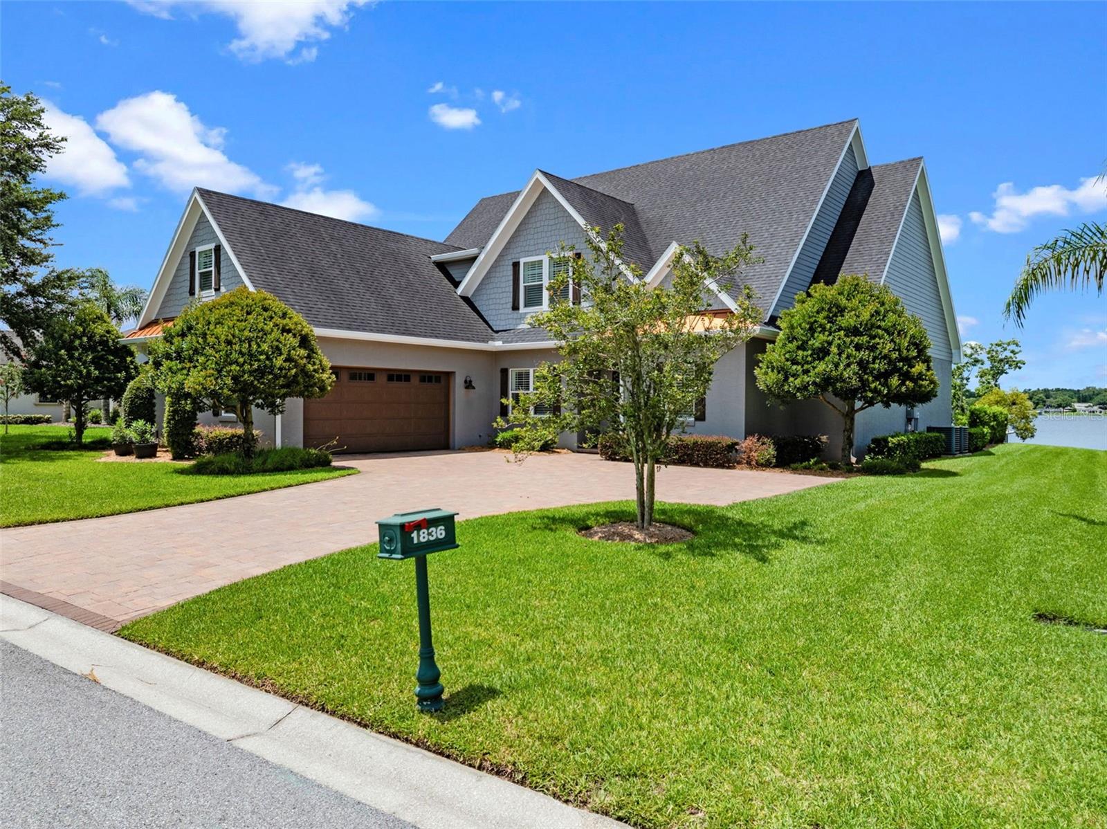 1836 WOODPOINTE DRIVE
