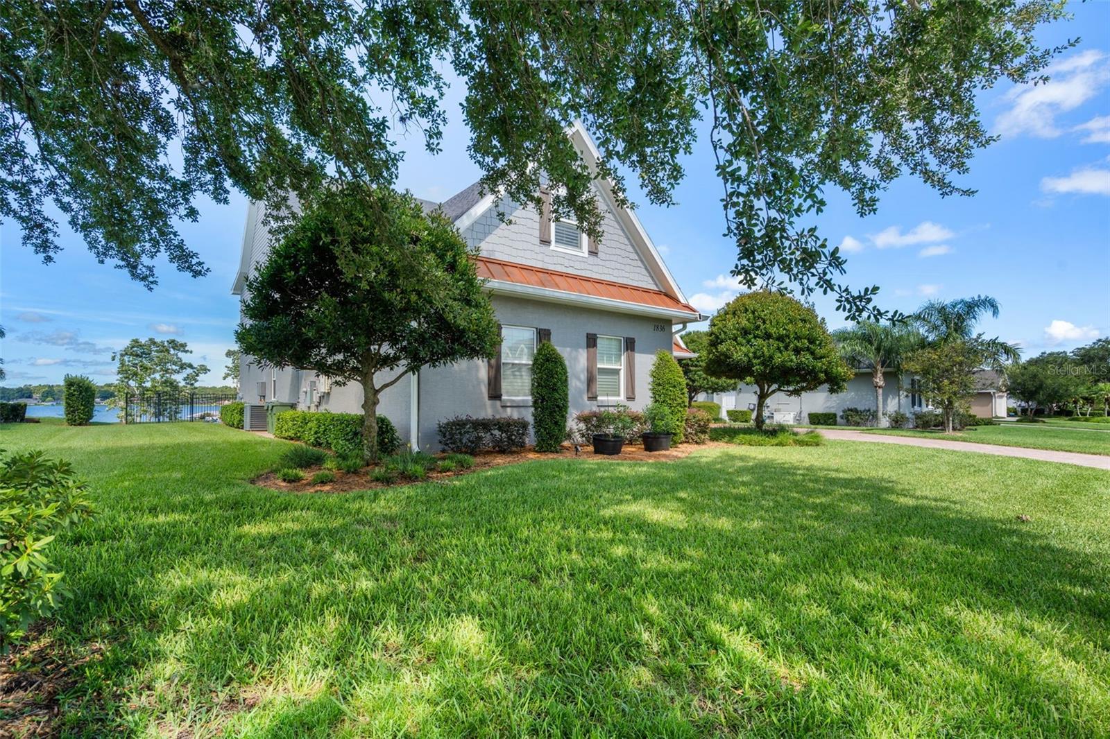 1836 WOODPOINTE DRIVE