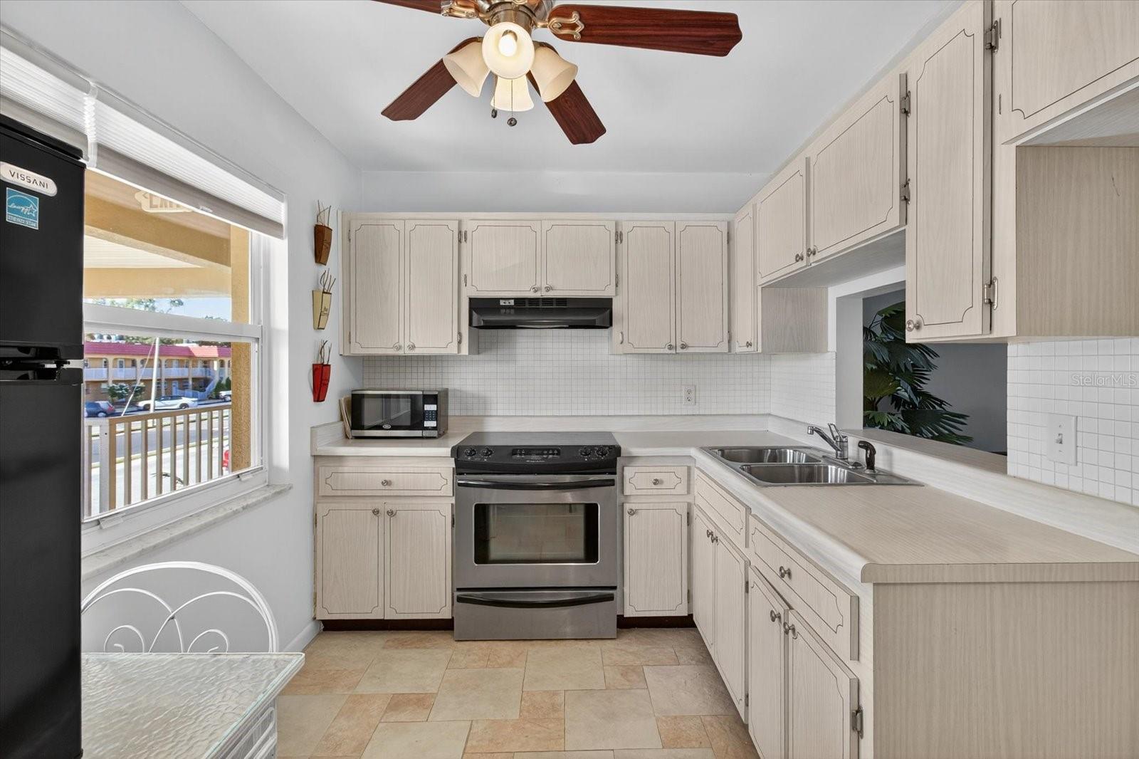 1301 S HERCULES AVENUE 22