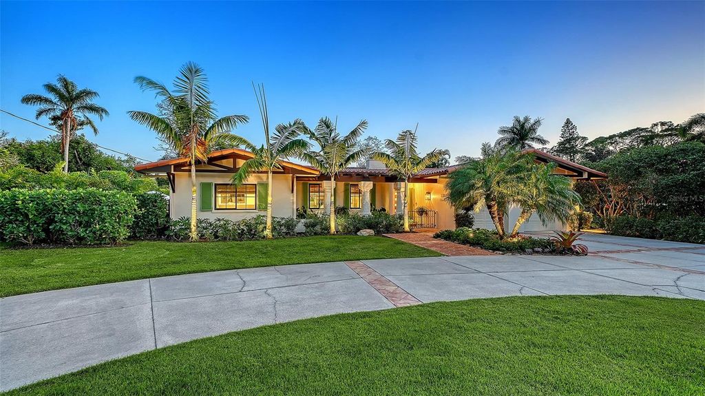 Photo of 1514 S Lake Shore Drive, Sarasota, FL 34231 (MLS # A4684167)