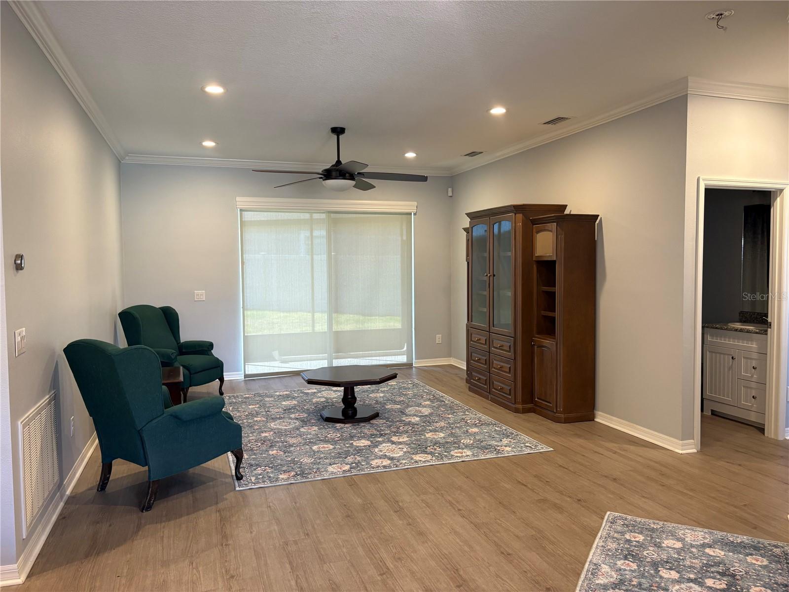 EDGEWATER MANOR - Residential