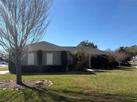 Photo of 2118 Edgewater Circle, Winter Haven, FL 33880 (MLS # TB8480830)