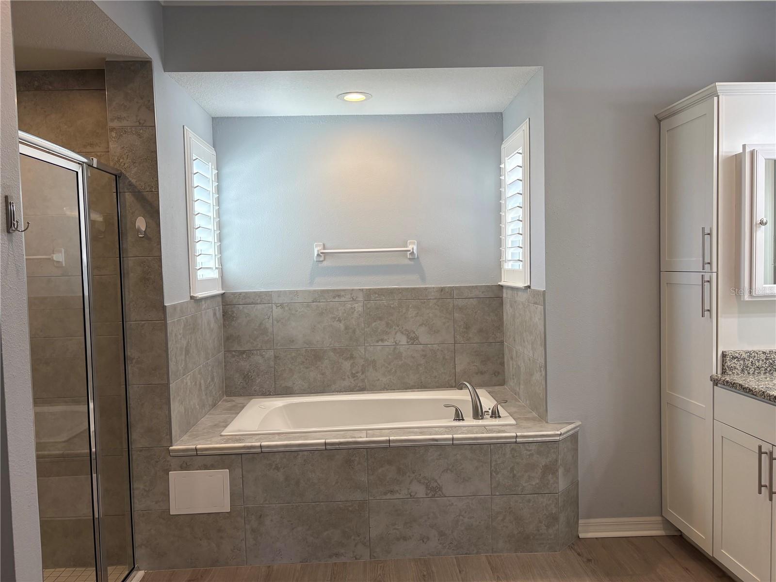 EDGEWATER MANOR - Residential