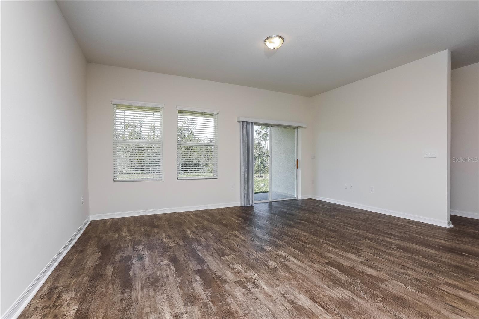 COASTAL WOODS UN B1 - Residential Lease