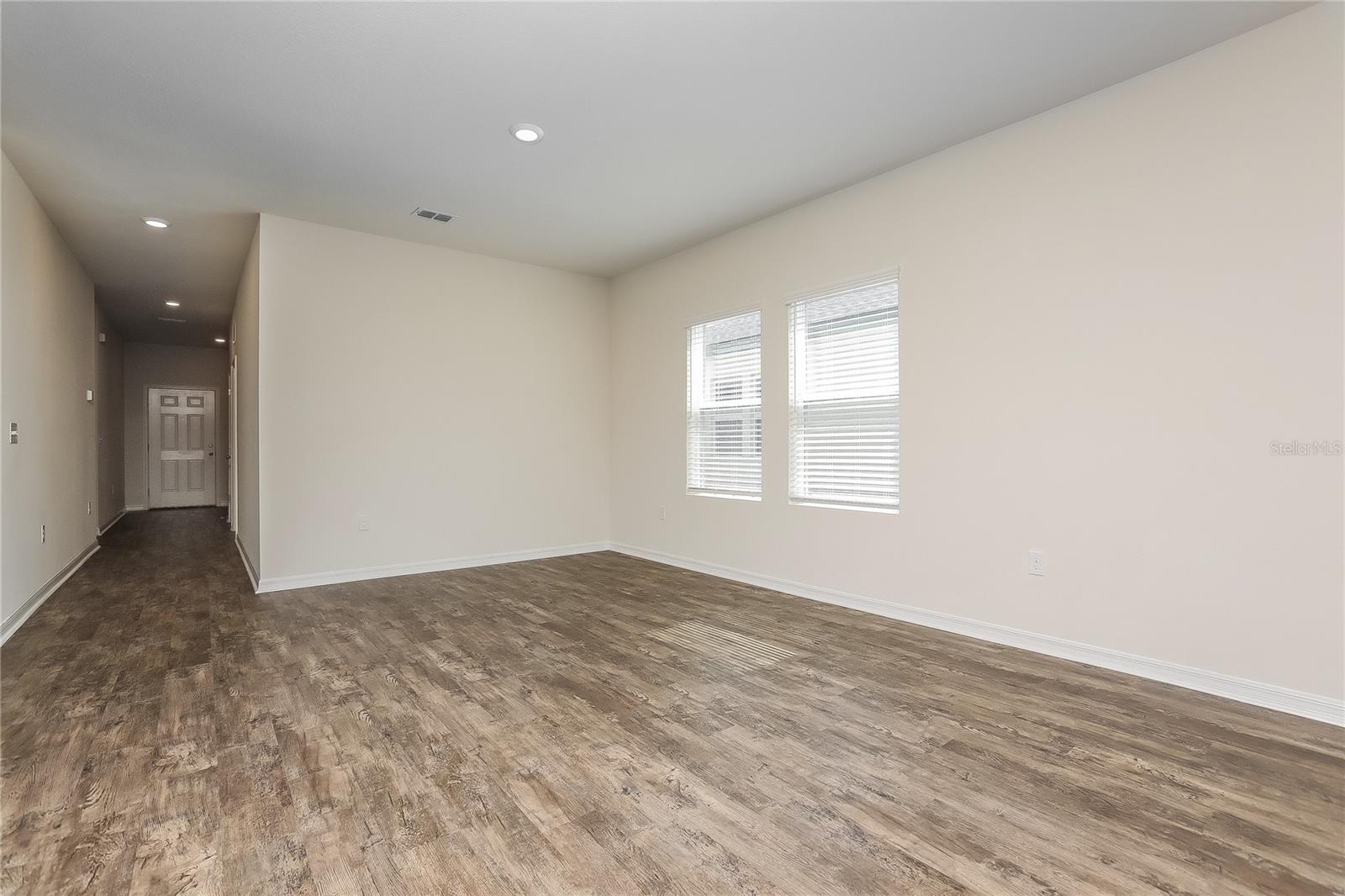 COASTAL WOODS UN B1 - Residential Lease