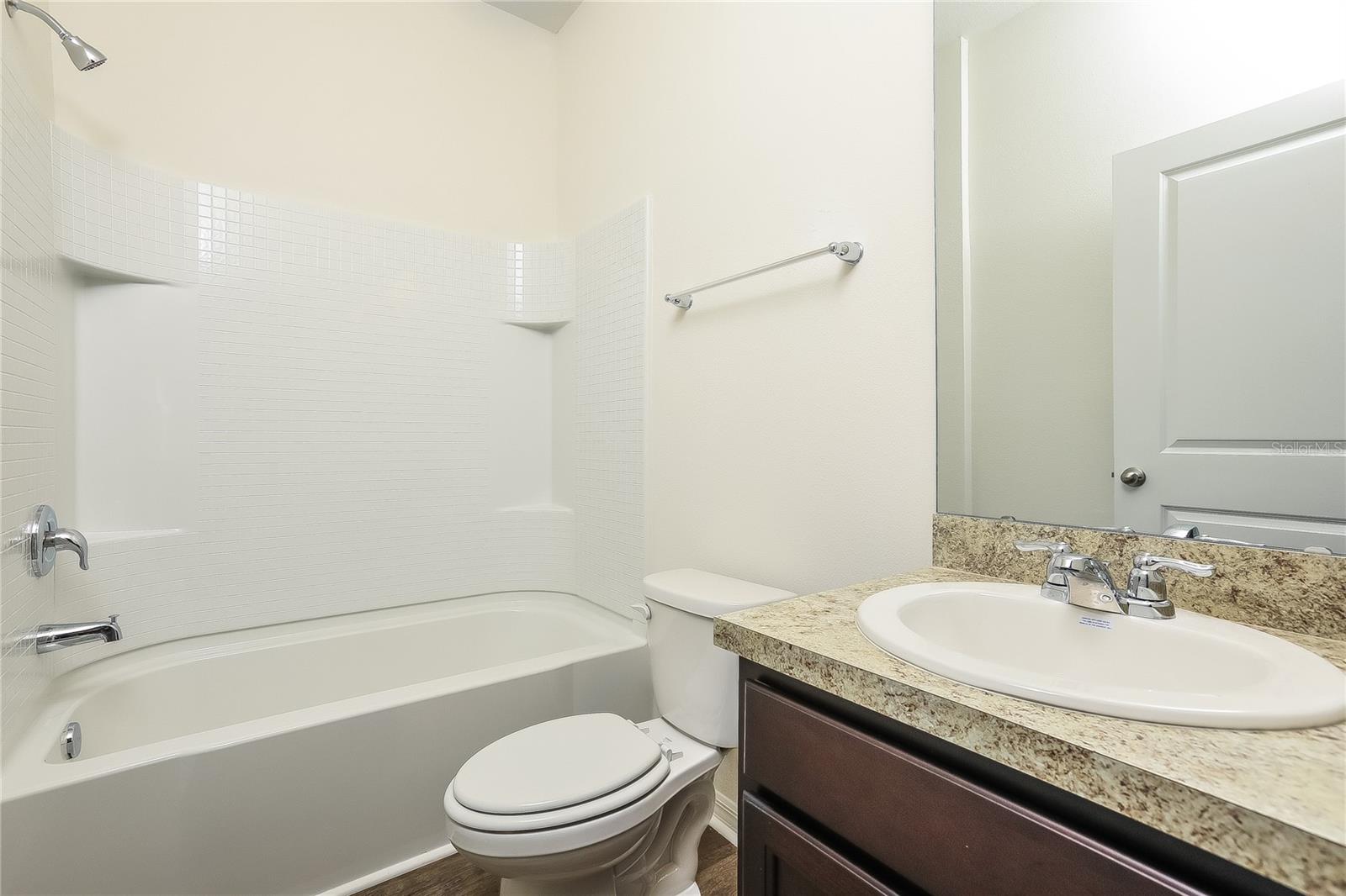 COASTAL WOODS UN B1 - Residential Lease