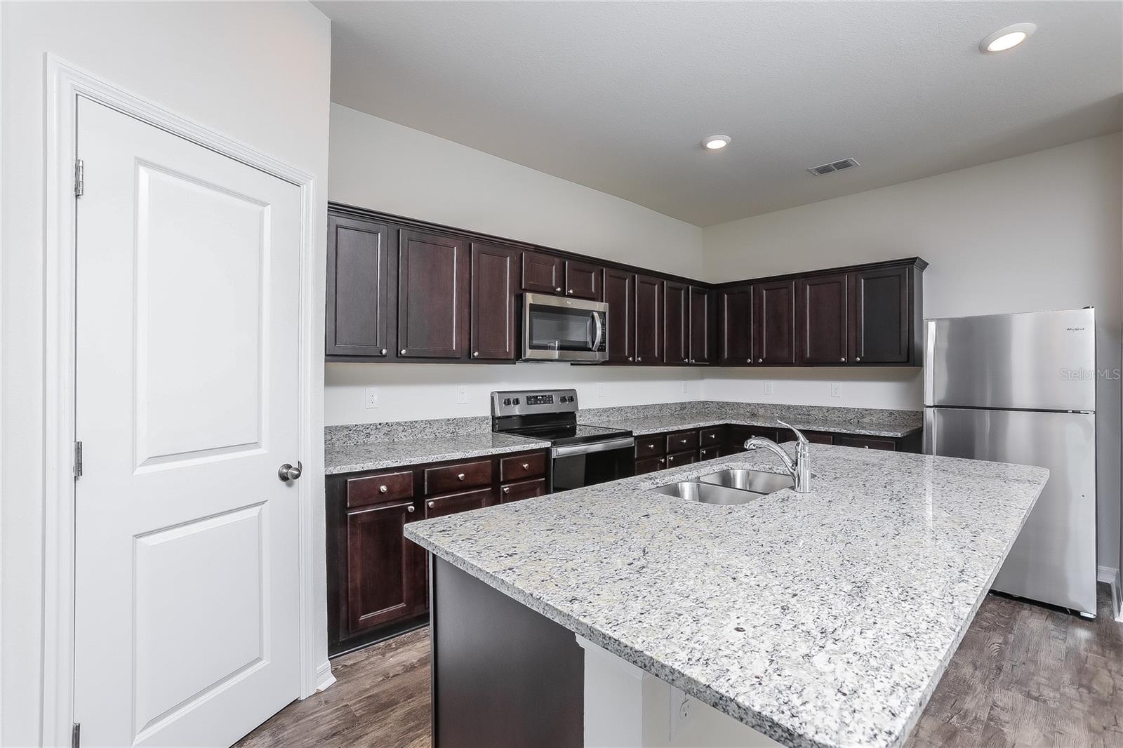 COASTAL WOODS UN B1 - Residential Lease