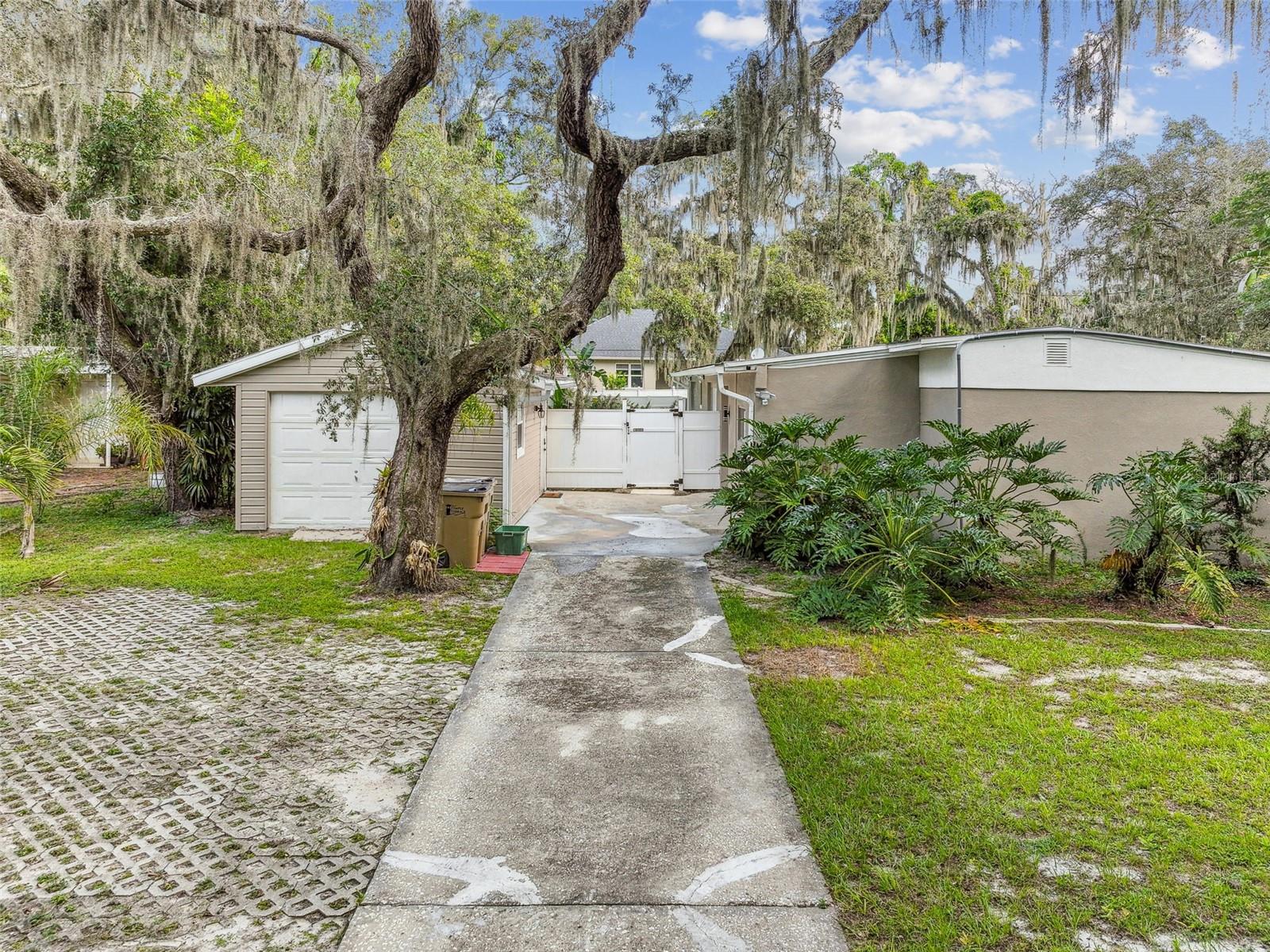 TEMPLE TERRACE RIVERSIDE SUBDI - Residential