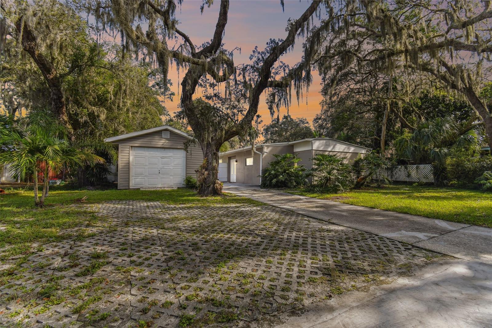TEMPLE TERRACE RIVERSIDE SUBDI - Residential