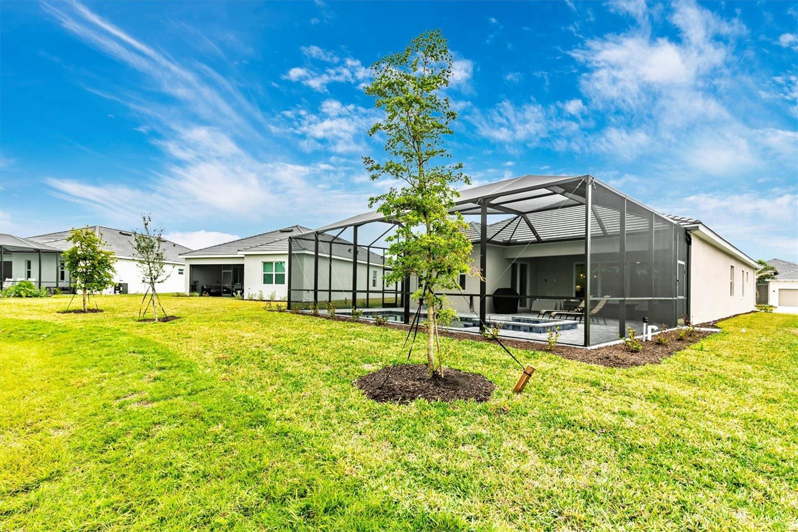 WELLEN PK GOLF & COUNTRY CLUB - Residential Lease