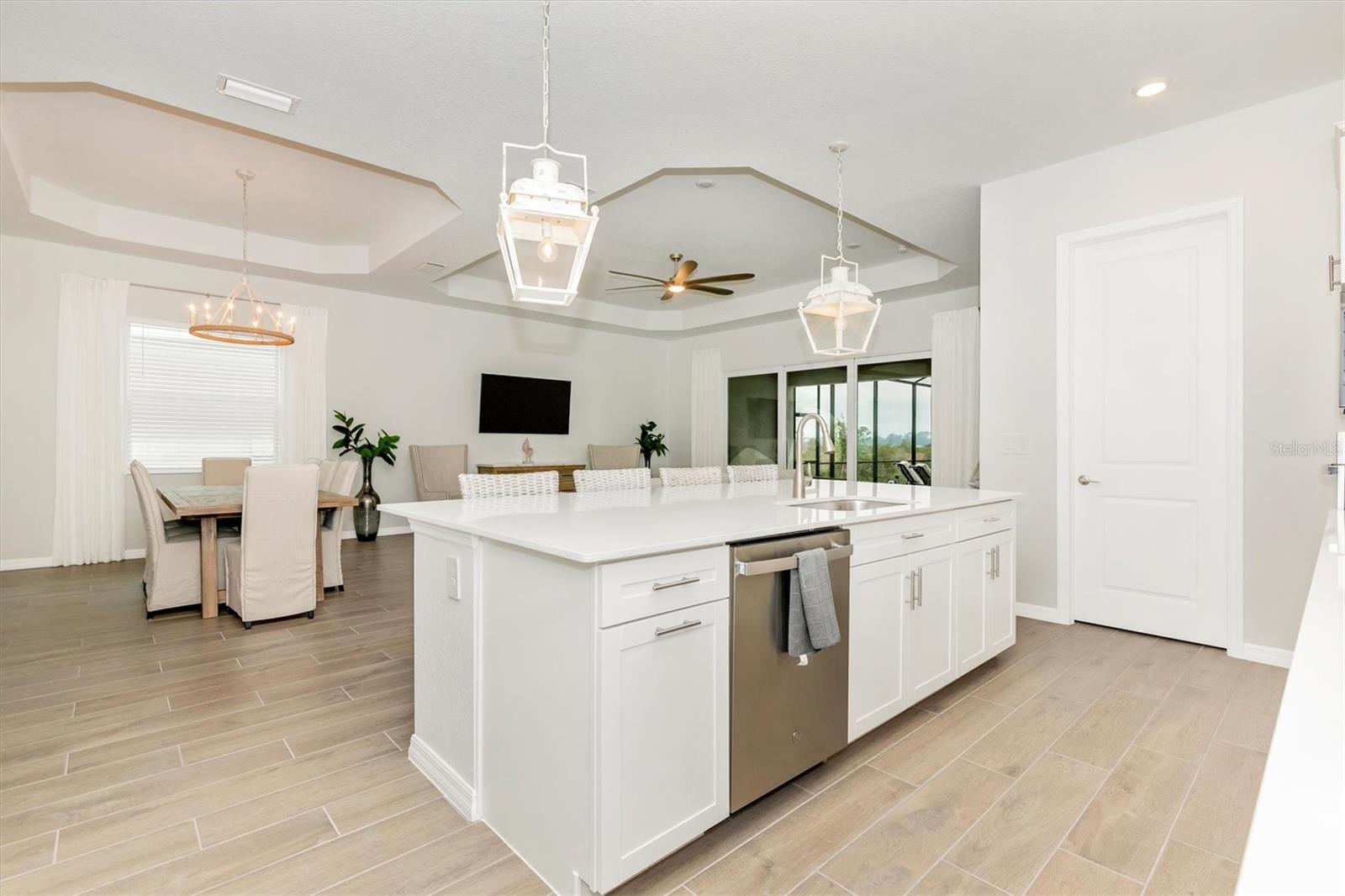 WELLEN PK GOLF & COUNTRY CLUB - Residential Lease