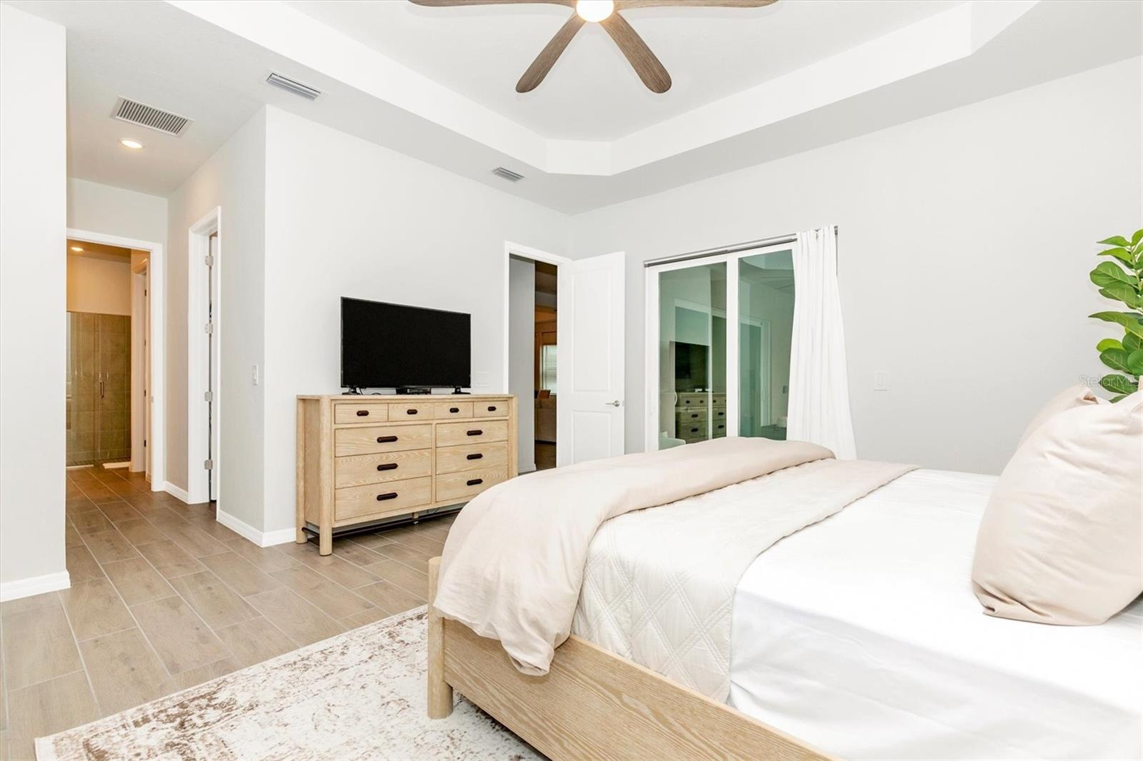 WELLEN PK GOLF & COUNTRY CLUB - Residential Lease